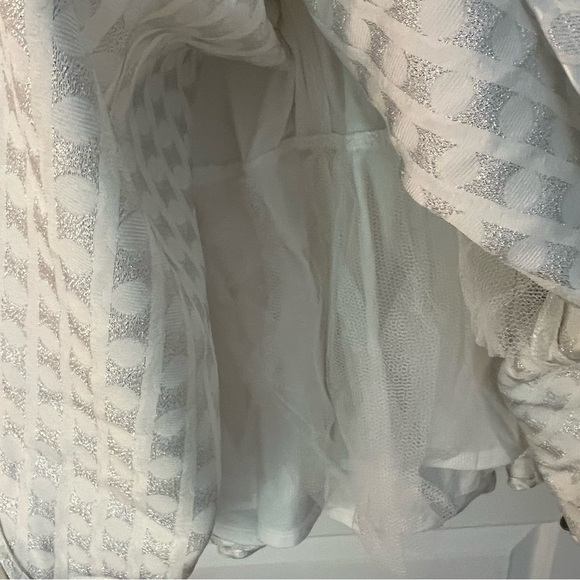 Betsey Johnson white and sliver mini dress. Size 8 - Picture 7 of 8